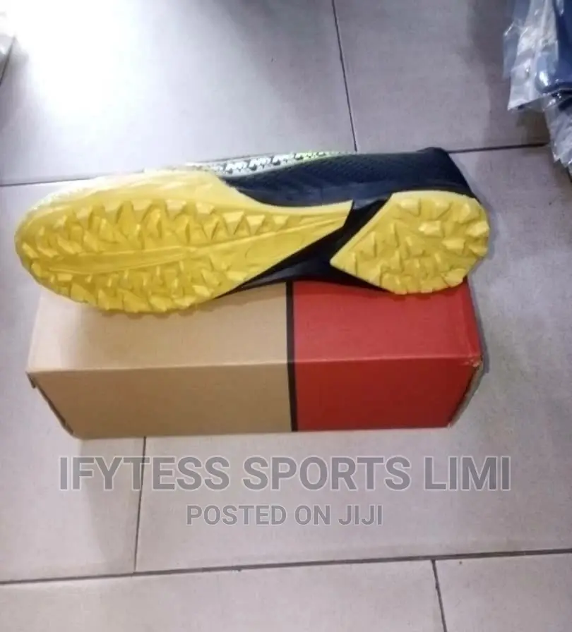 Astroturfe Football Boots