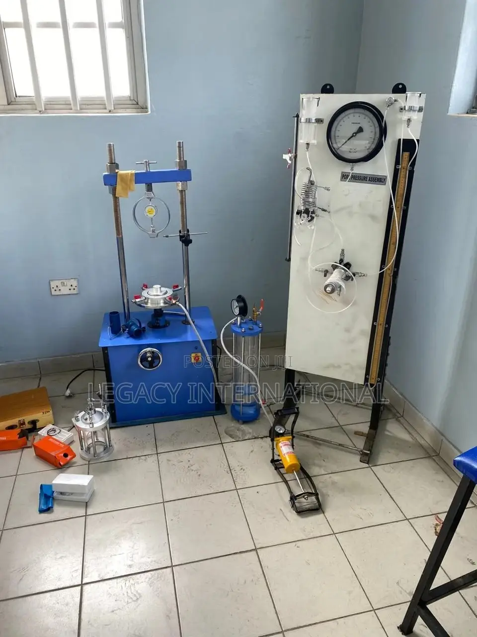 Triaxial Test Machine