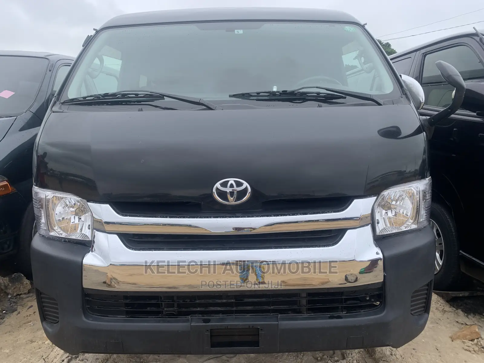 Toyota HiAce 2010 Black