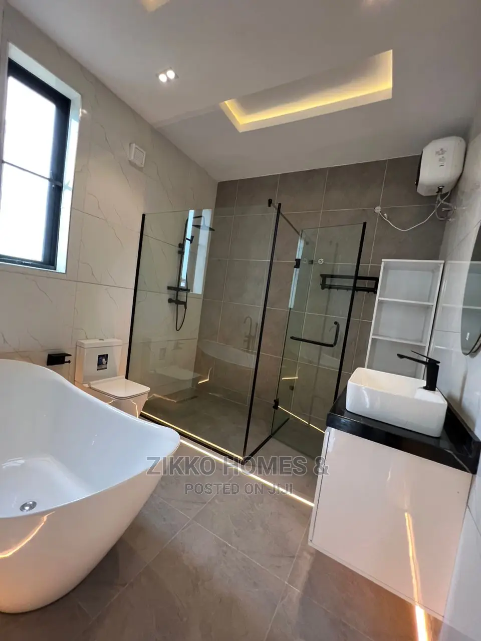 5bdrm Duplex in Chevron Drive for sale
