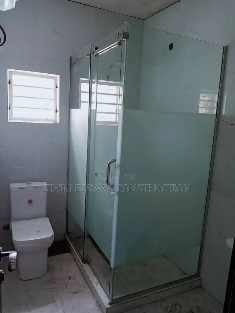 Shower Cubicle /O Handle