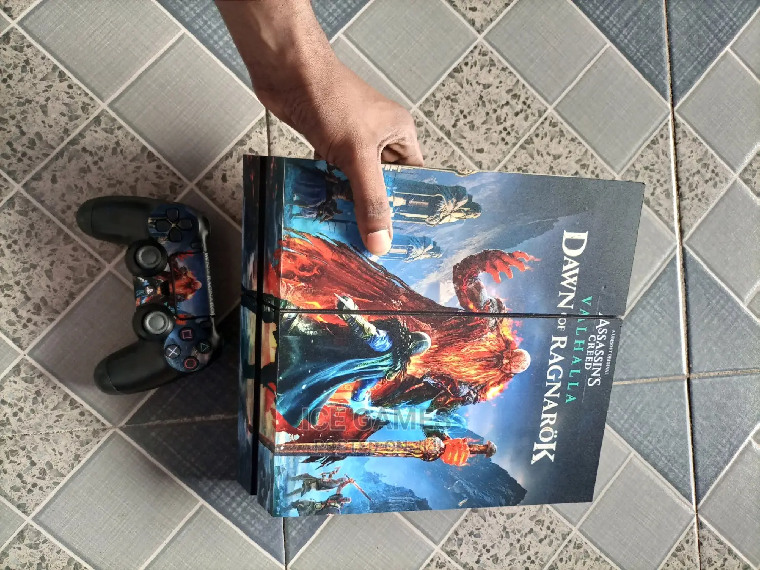 Ps4 Hacked With 8 Games and One Original Controllers