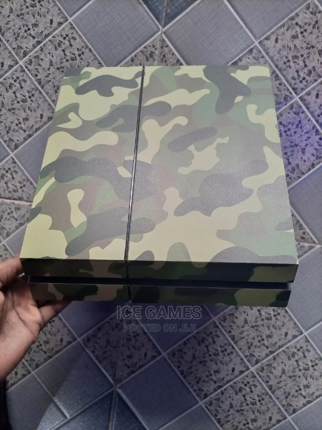 Ps4 Camouflage With 10 Games and 1 Controller