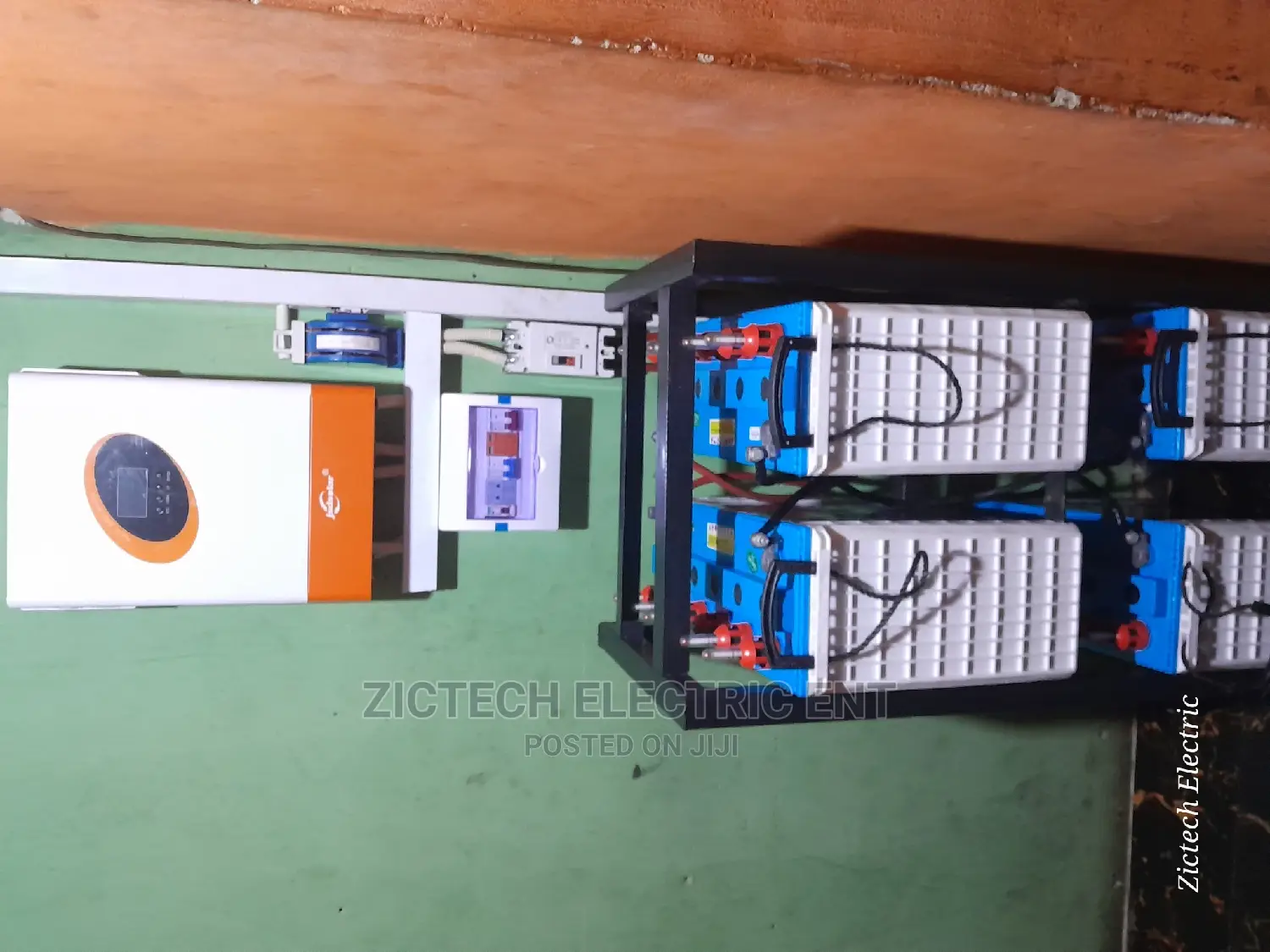 5.5kva Hybrid Inverter, 4 220ah Batteries, 8 450w Solar