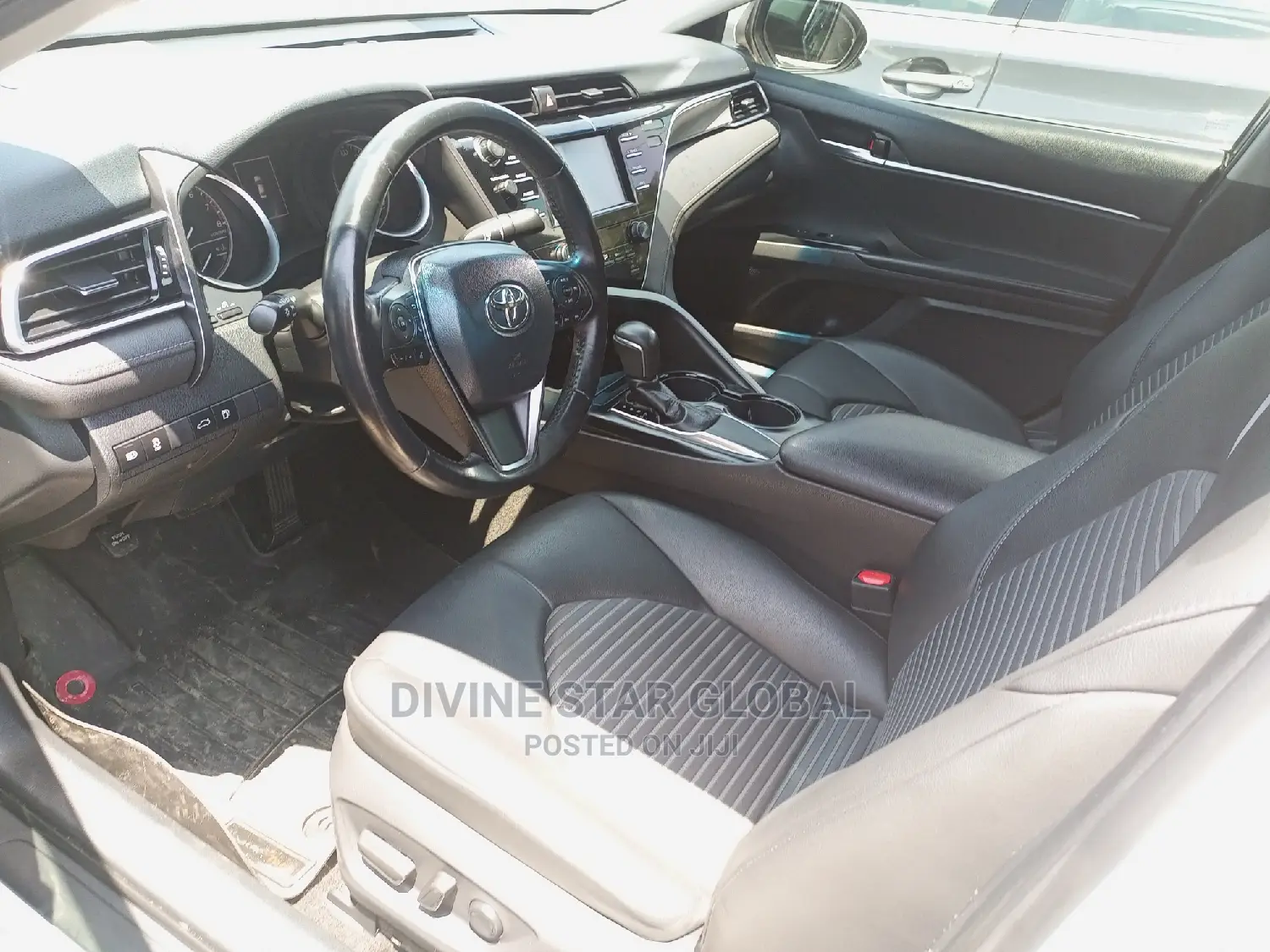 Toyota Camry XSE (2.5L 4cyl 8A) 2019 White