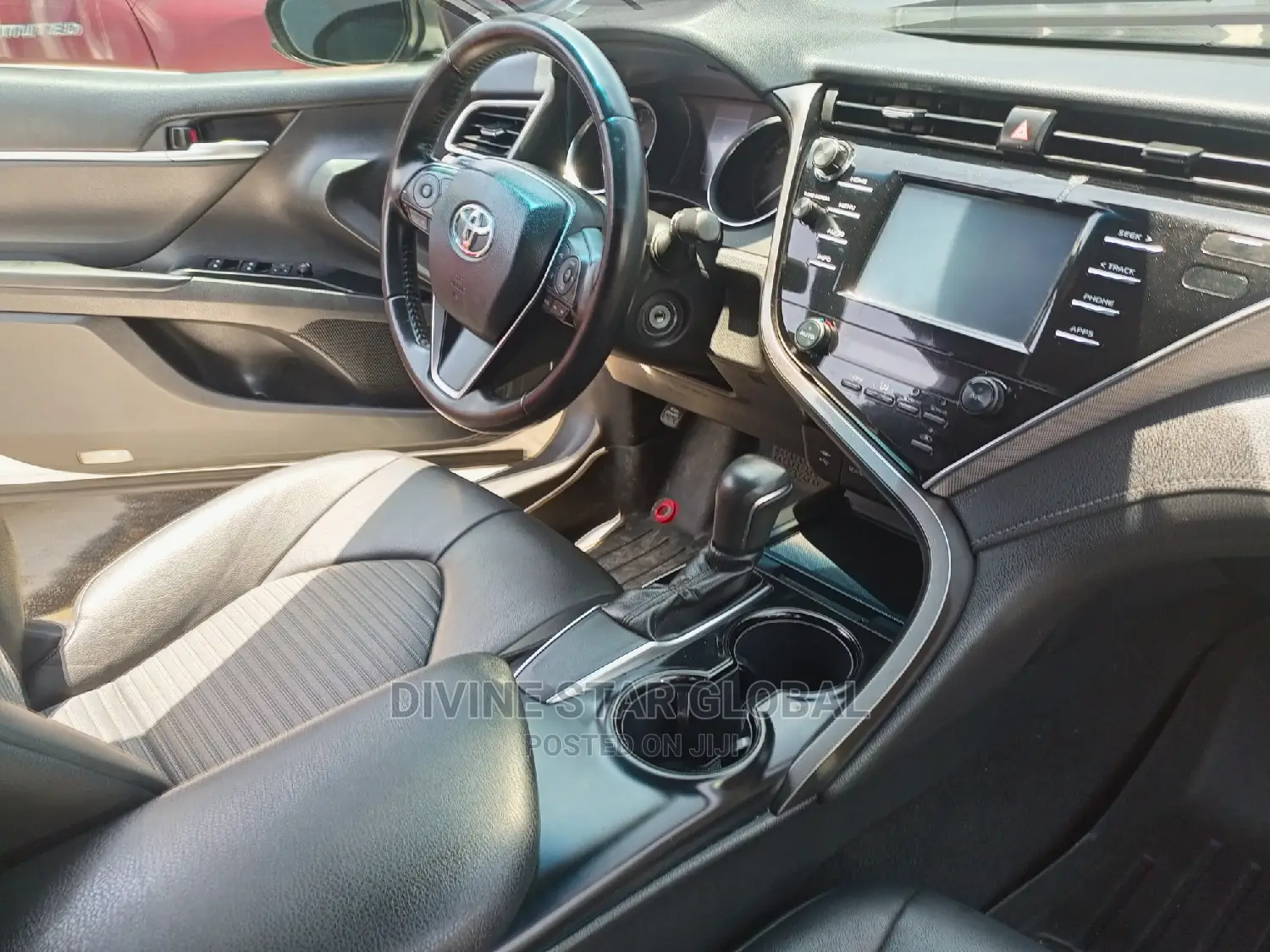 Toyota Camry XSE (2.5L 4cyl 8A) 2019 White