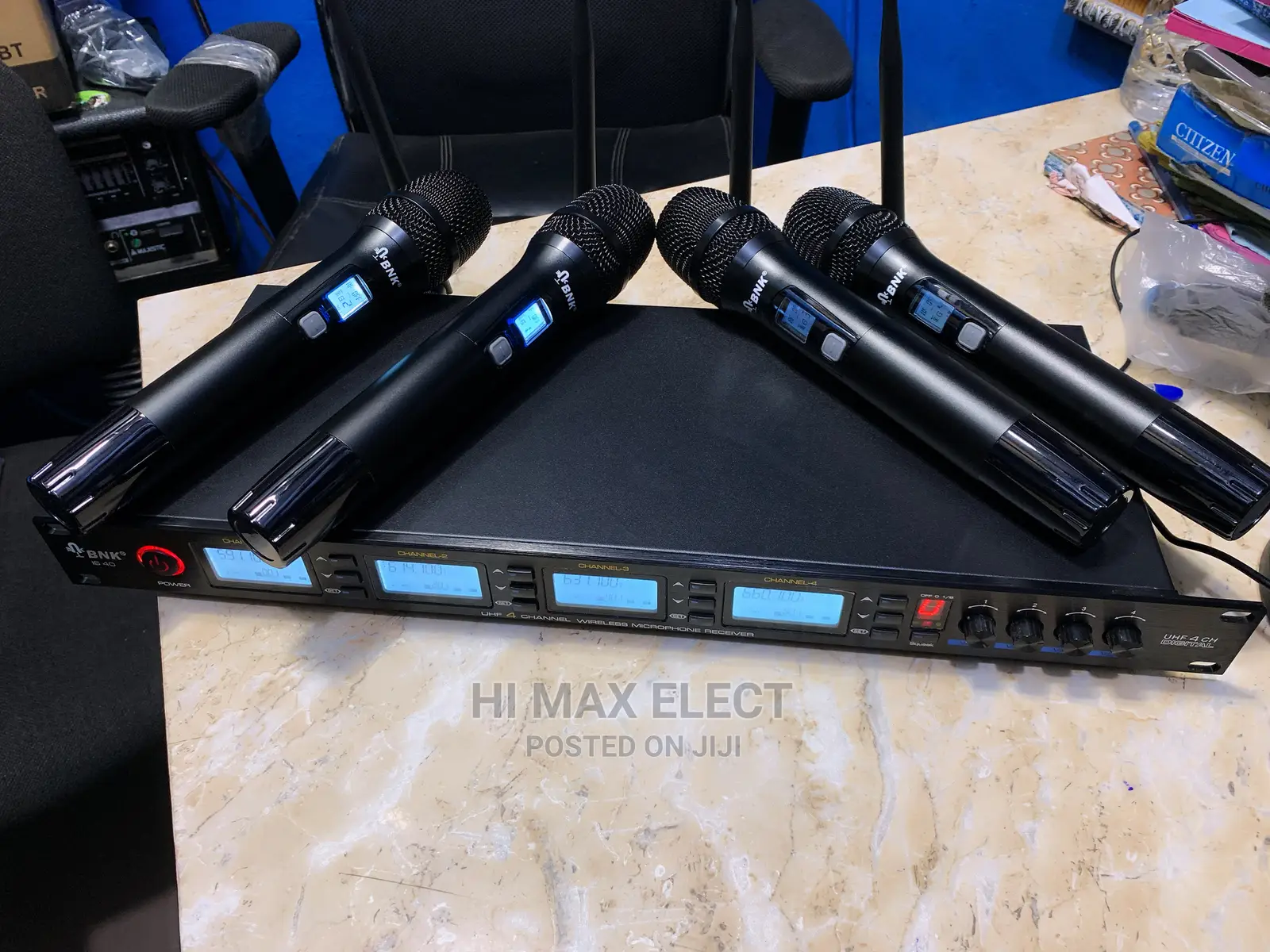 BNK Four Channels Wireless Handle Microphone