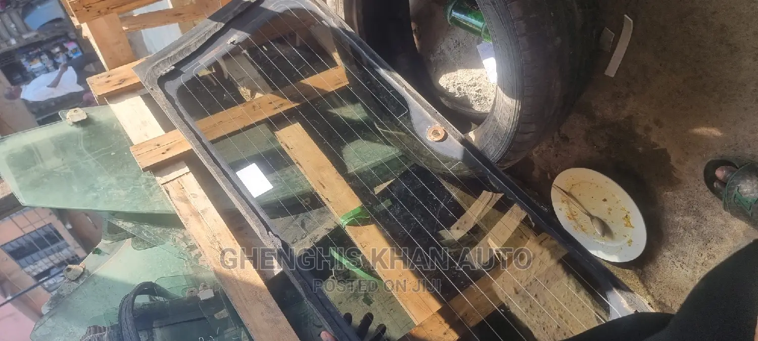 Honda Windscreen Both Front and Back, Door Glass.