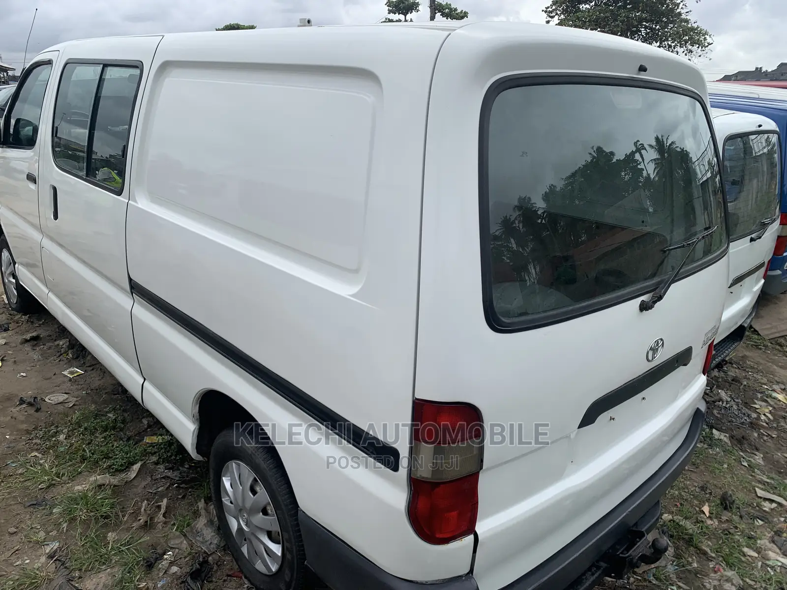Toyota HiAce 2001 White