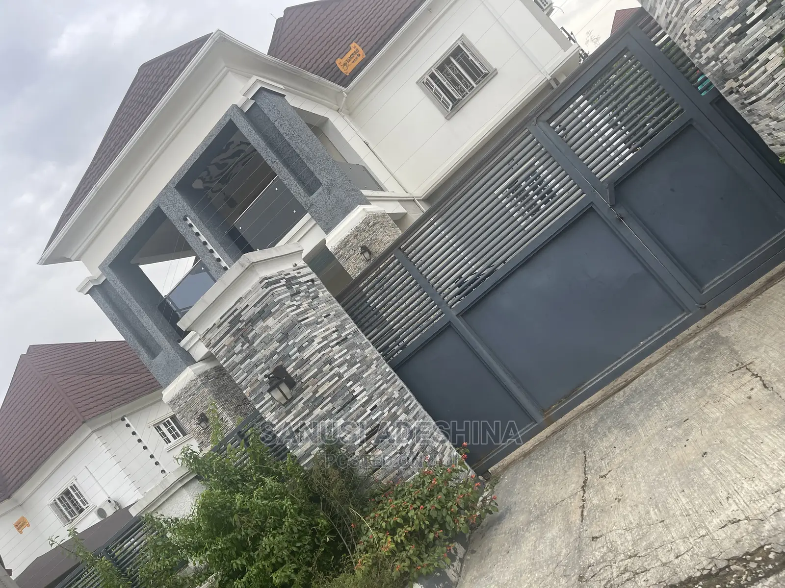 5bdrm Duplex in Life Camp By Brain for sale