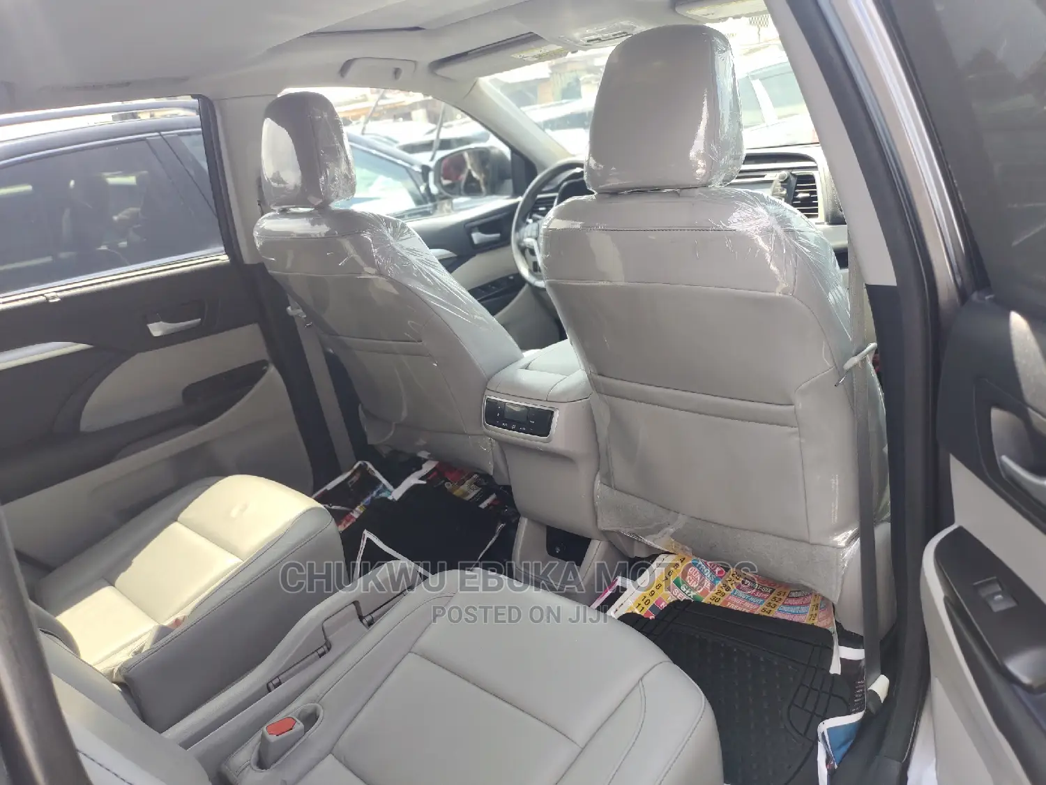 Toyota Highlander XLE 4x4 V6 (3.5L 6cyl 8A) 2017 Gray
