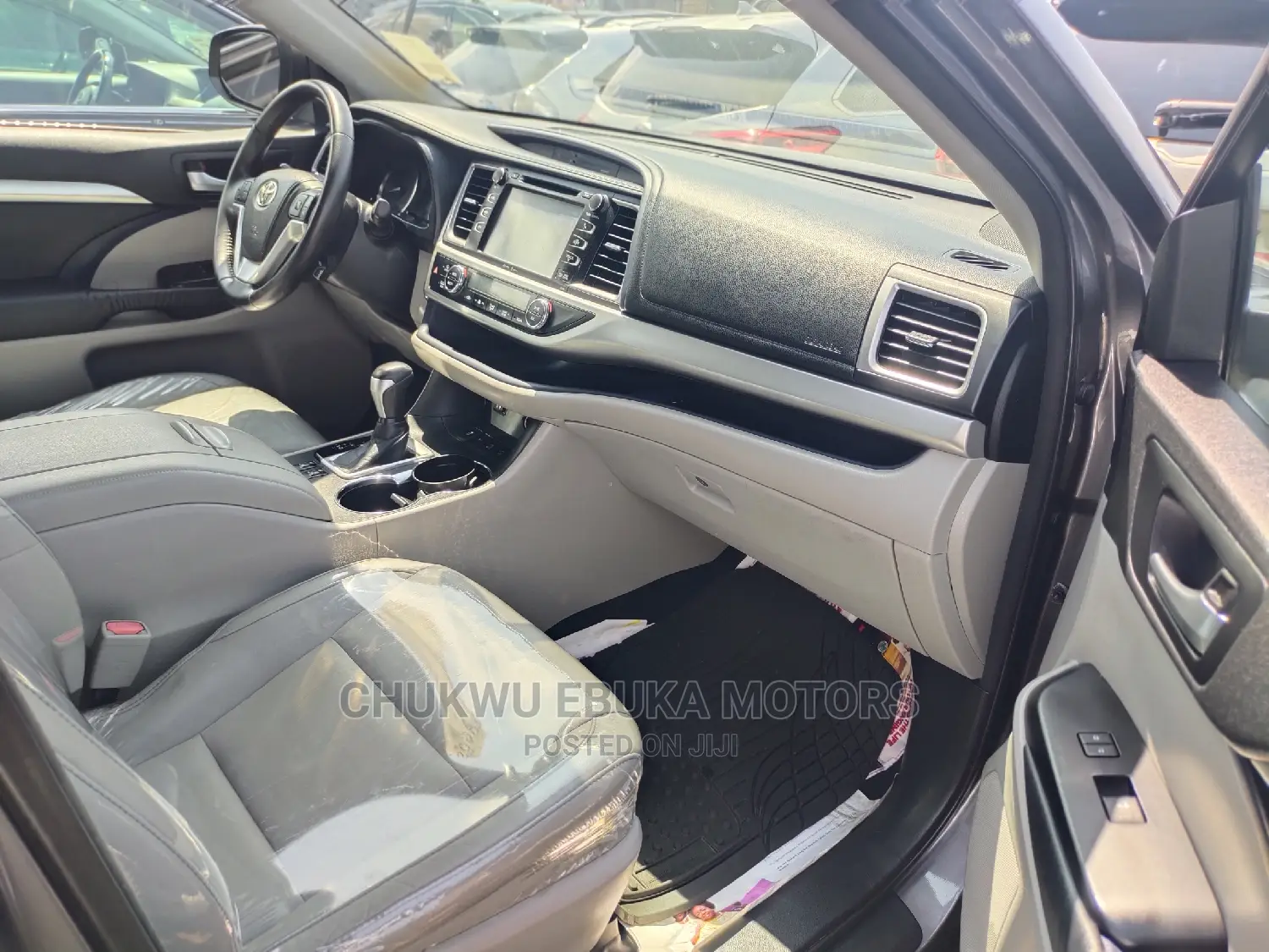 Toyota Highlander XLE 4x4 V6 (3.5L 6cyl 8A) 2017 Gray