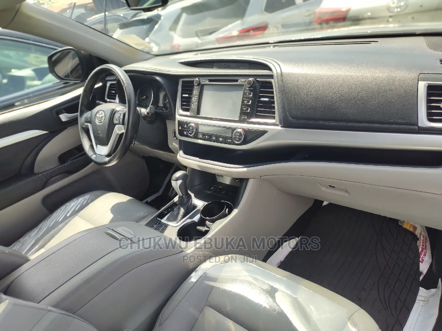 Toyota Highlander XLE 4x4 V6 (3.5L 6cyl 8A) 2017 Gray