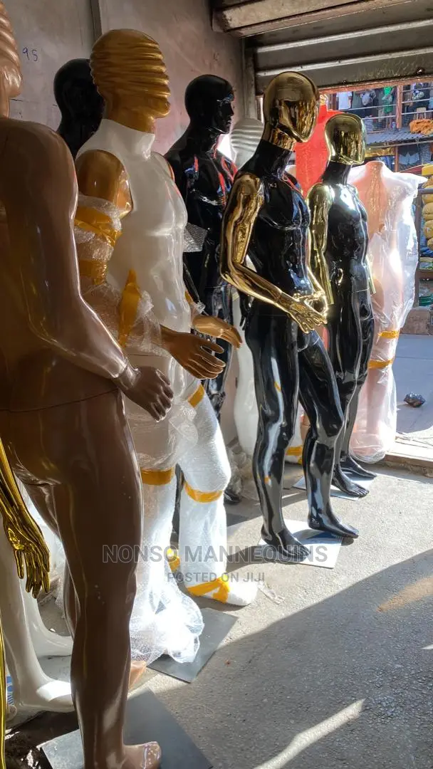 Fibre Huge Mannequins