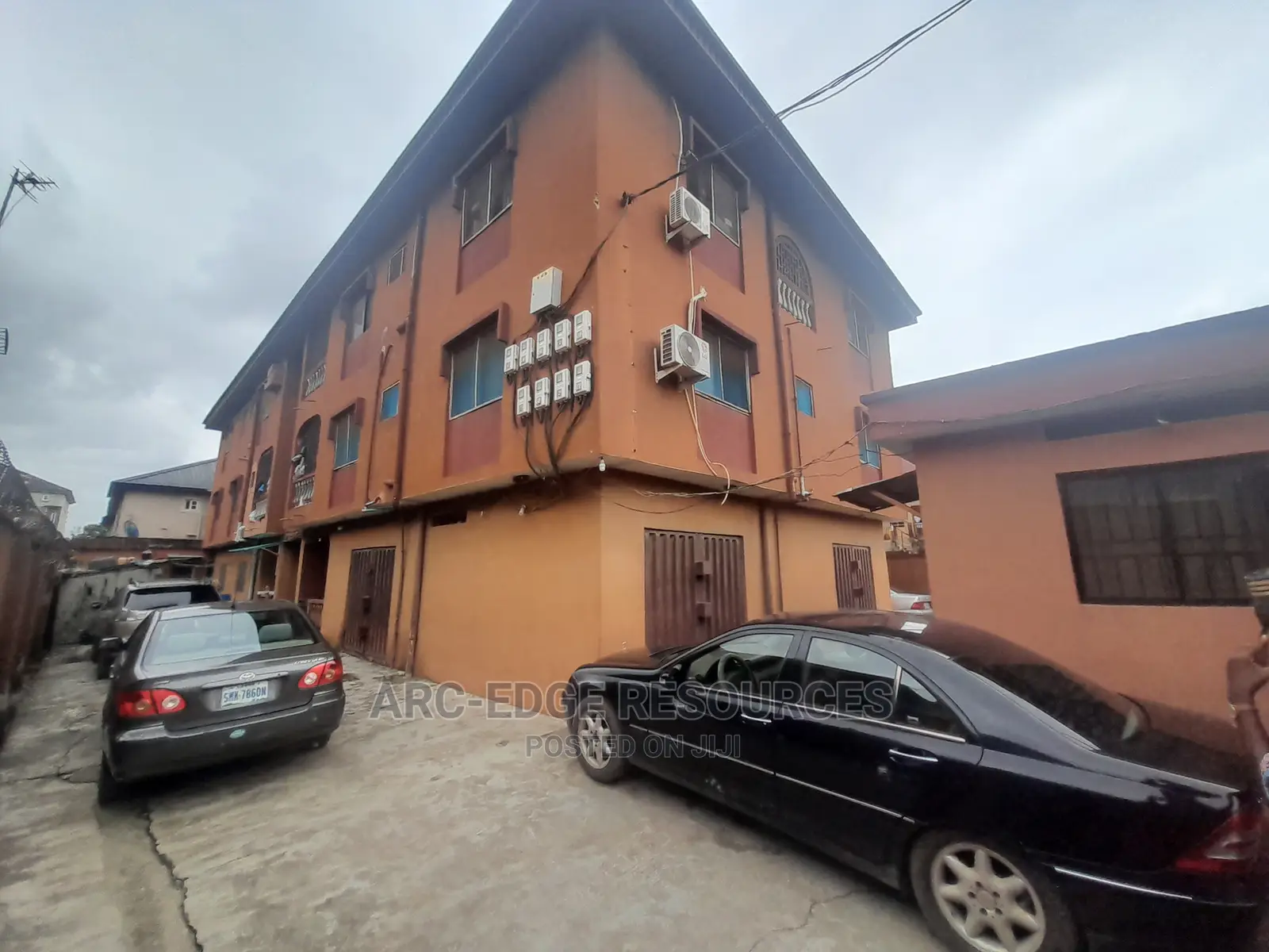 3bdrm Block of Flats in Ago Palace for sale