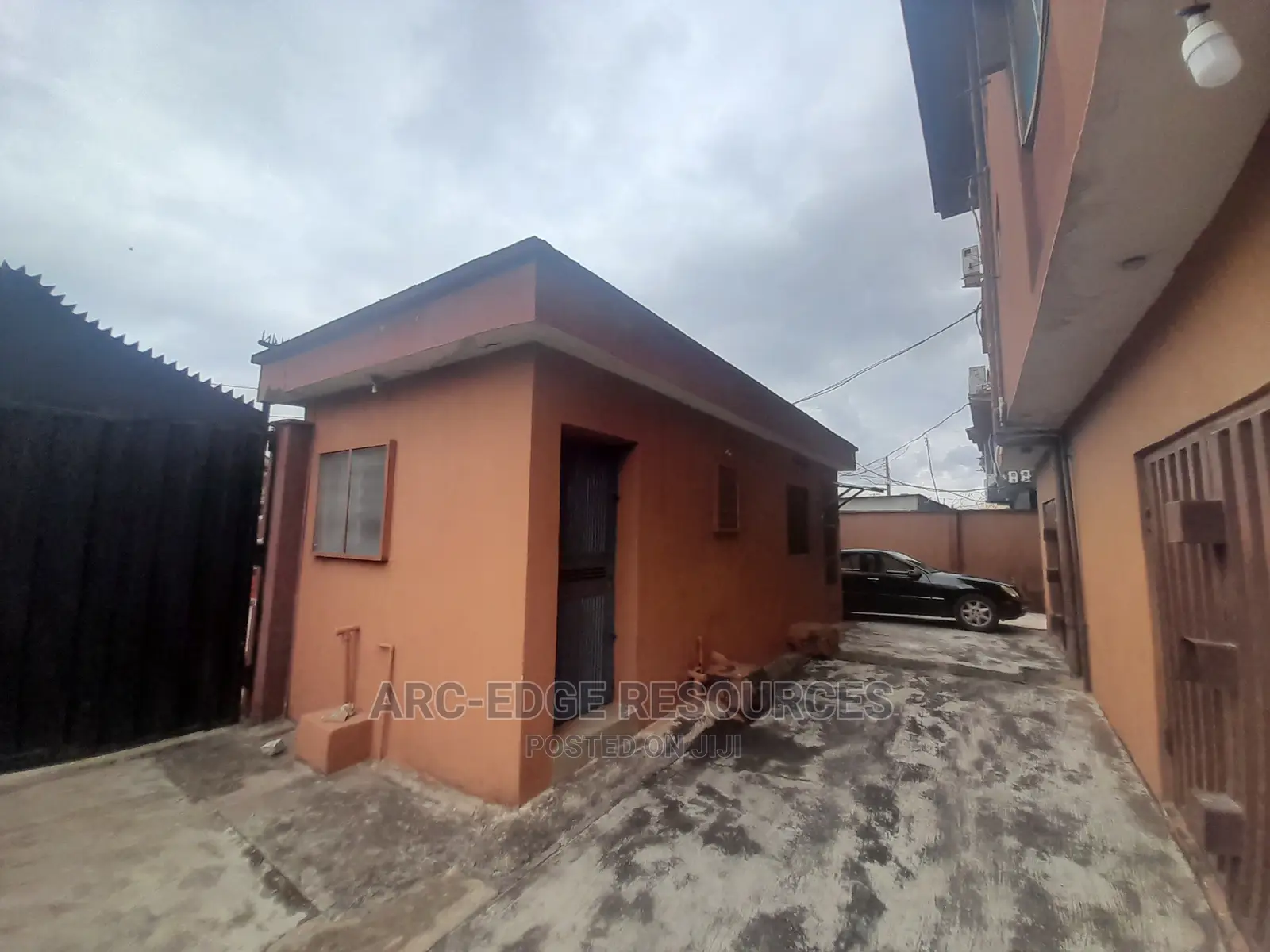 3bdrm Block of Flats in Ago Palace for sale