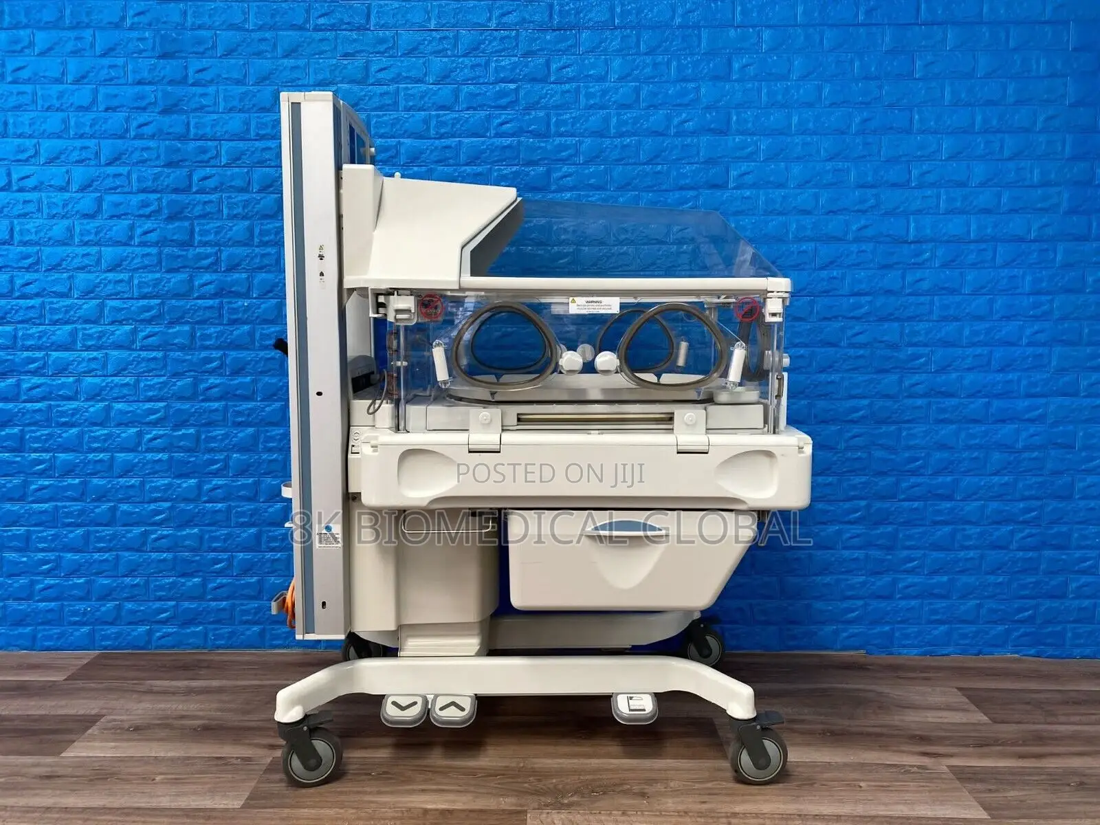 GE Giraffe Omnibed Infant Incubator