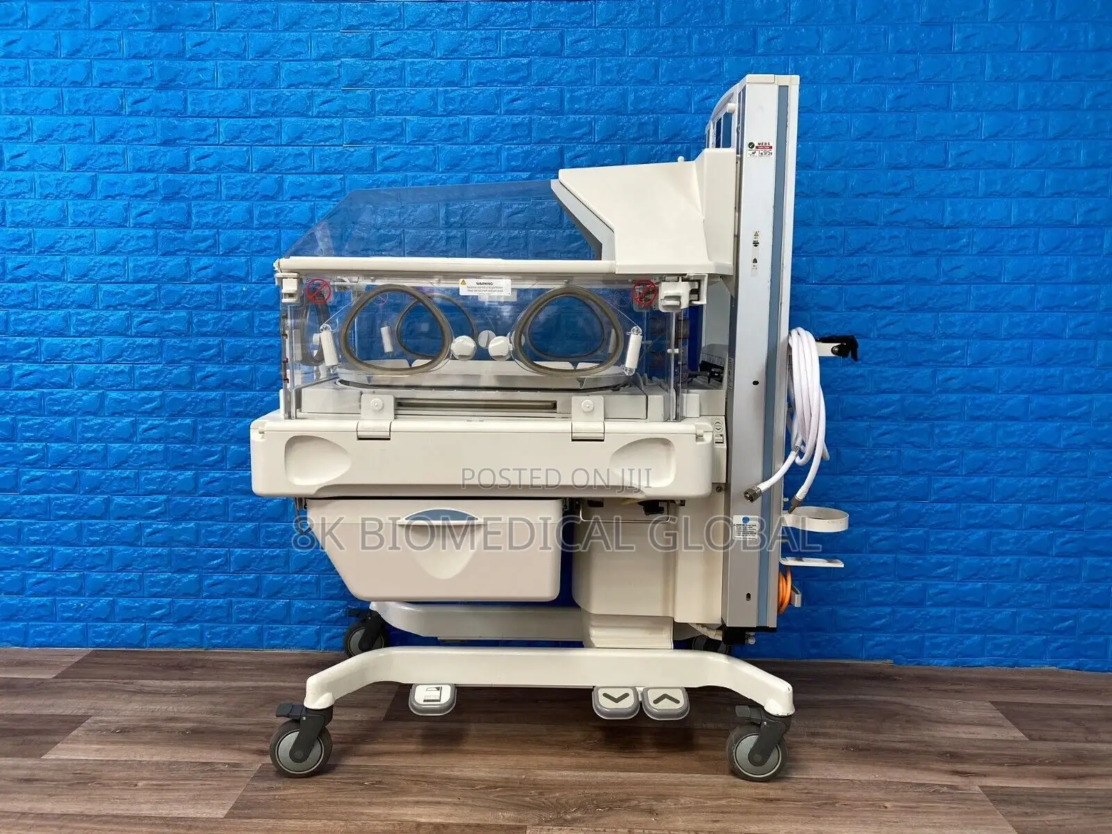 GE Giraffe Omnibed Infant Incubator