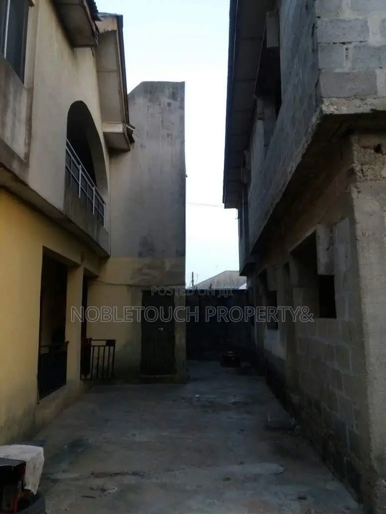 3bdrm Block of Flats in Lasu Igando Road, Iseri Olofin for sale