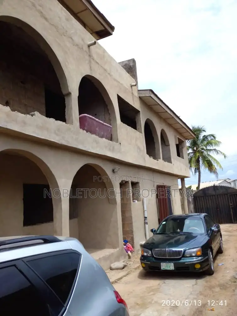 3bdrm Block of Flats in Lasu Igando Road, Iseri Olofin for sale