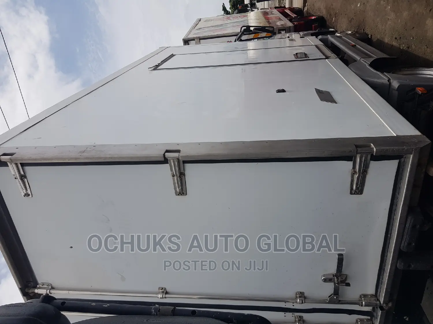 M/Benz Cooling Van 815 Model 6bolit 6tyers