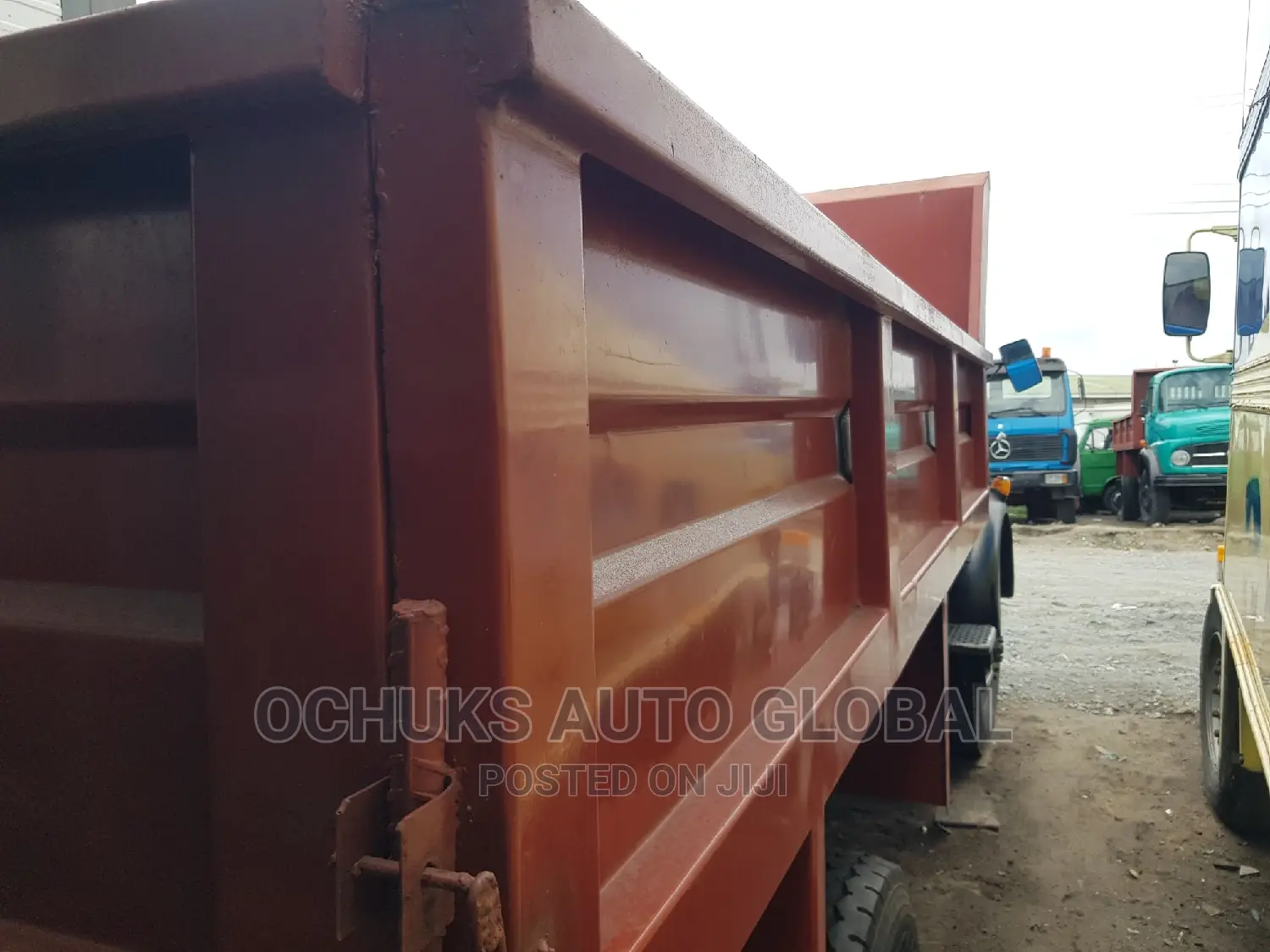 M/Benz 911 Model 8bolits 6tyers Tipper