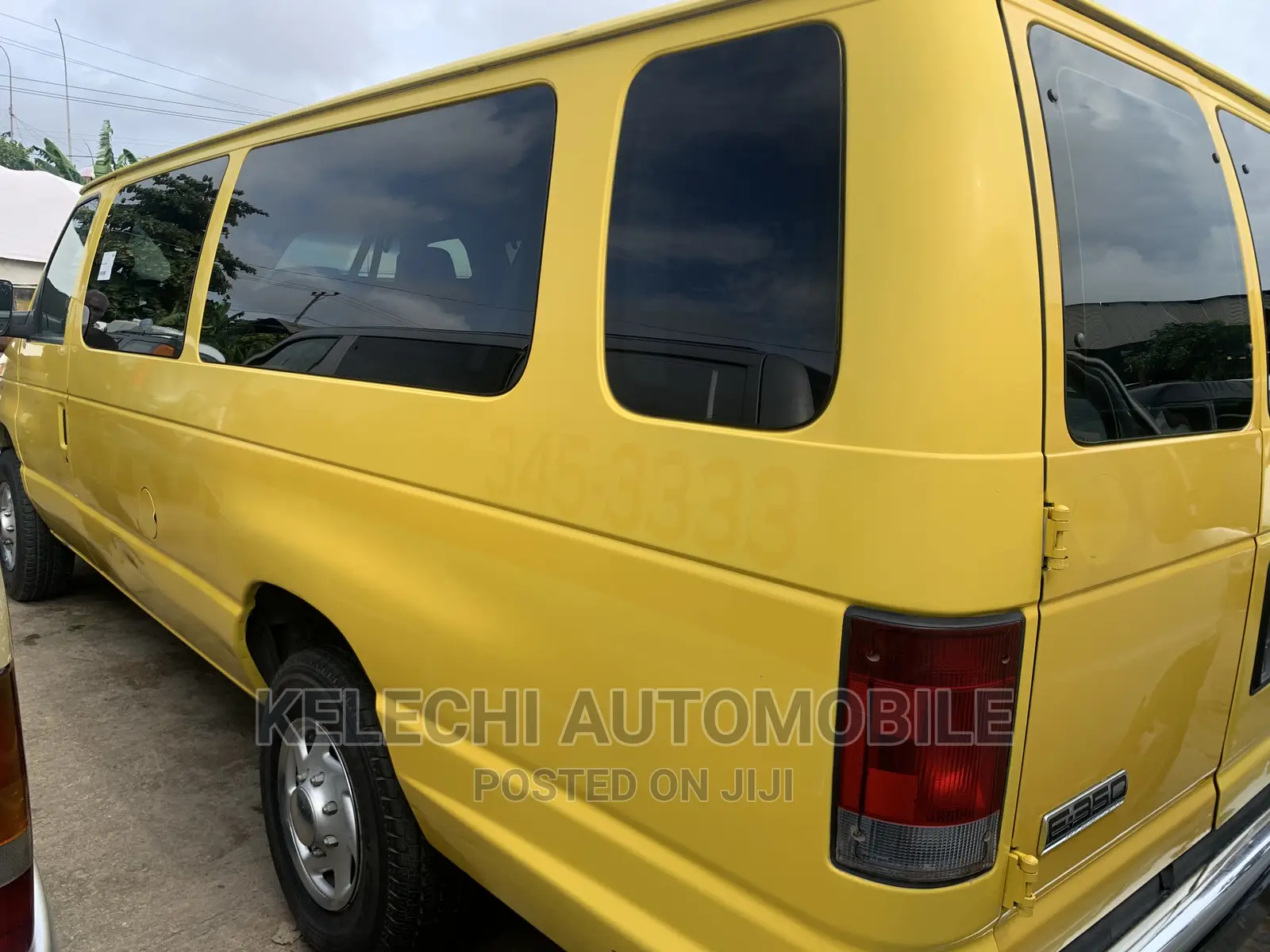 Ford E350 2009 Yellow