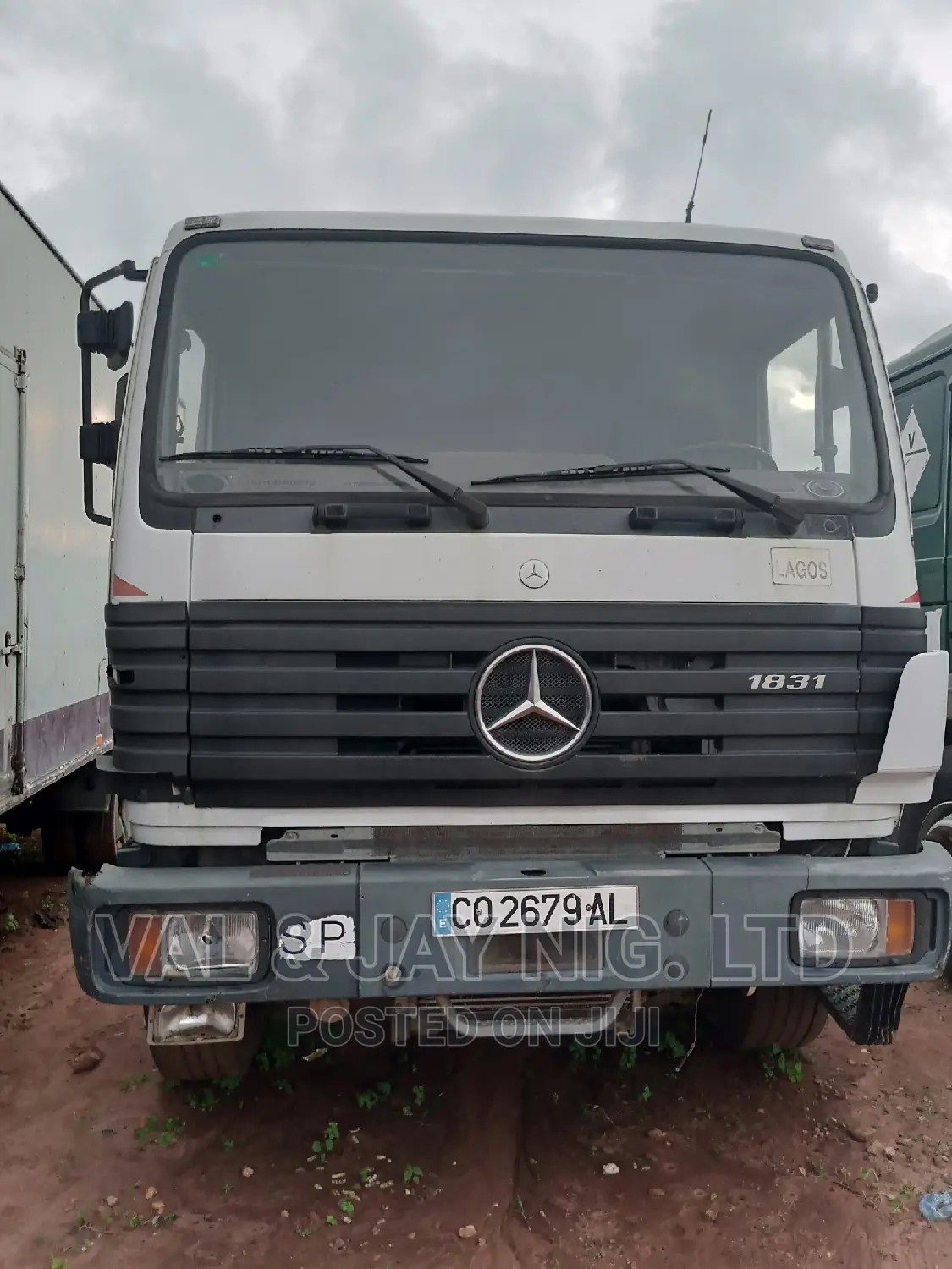 Mercedes Benz 1831 Long Chassis 10 Tyres Truck