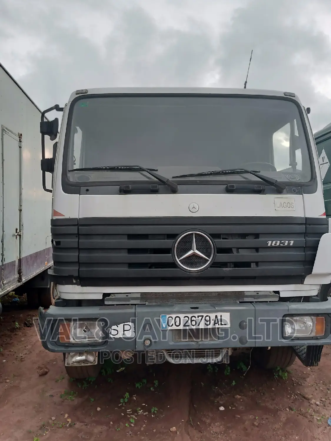 Mercedes Benz 1831 Long Chassis 10 Tyres Truck