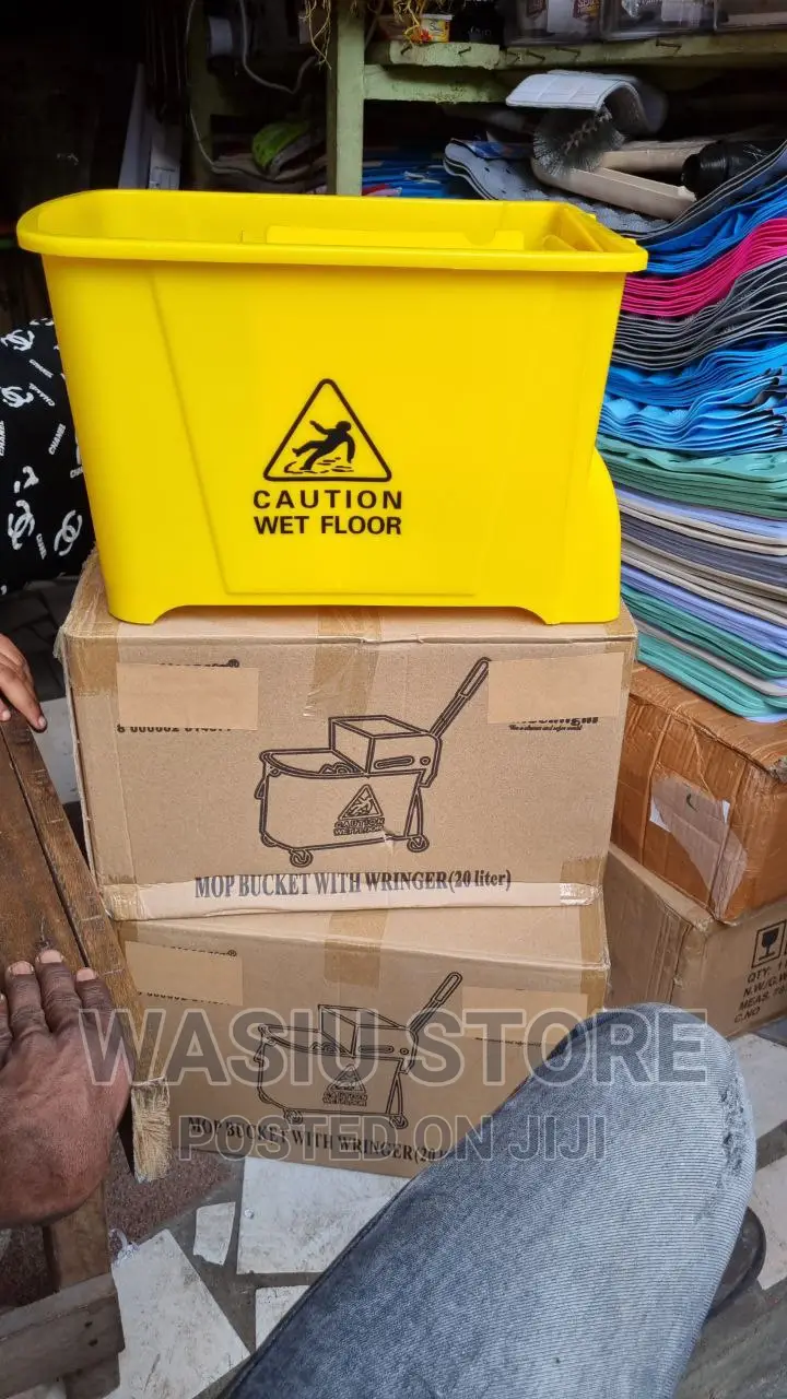 Commercial Mop Bucket With Wrinkler (20 Litres)