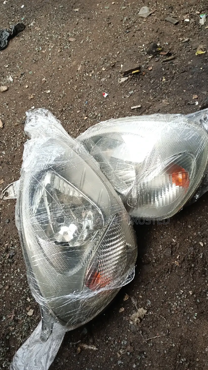 Headlamp for Yaris 2003
