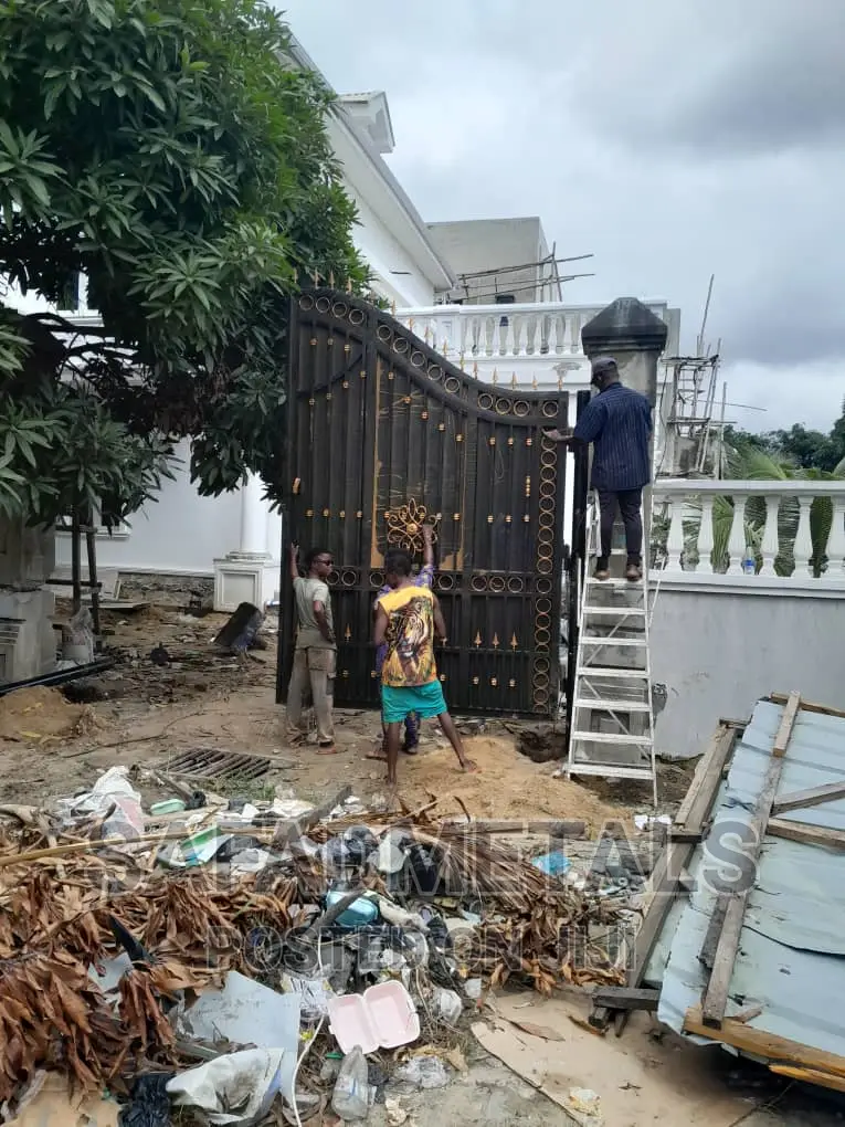Luxury Wrought Iron Arc Gate