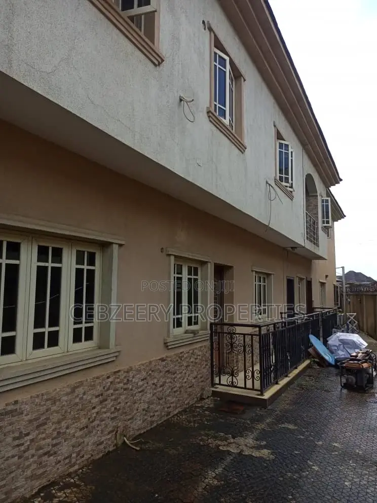 10bdrm Block of Flats in Berger for sale