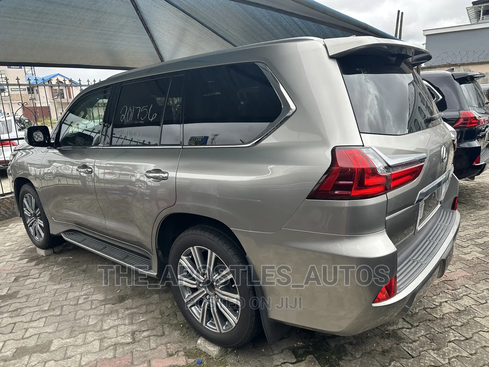 Lexus LX 570 AWD 2017 Gold