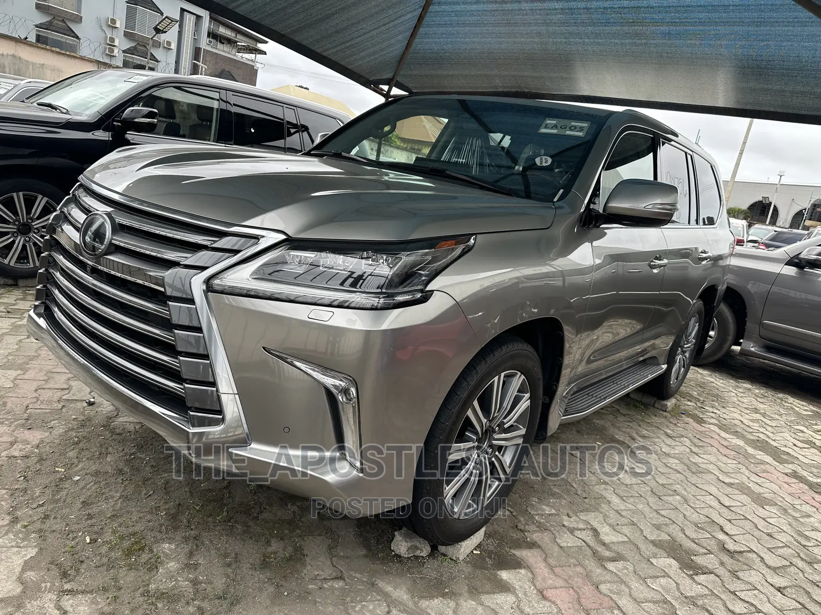 Lexus LX 570 AWD 2017 Gold
