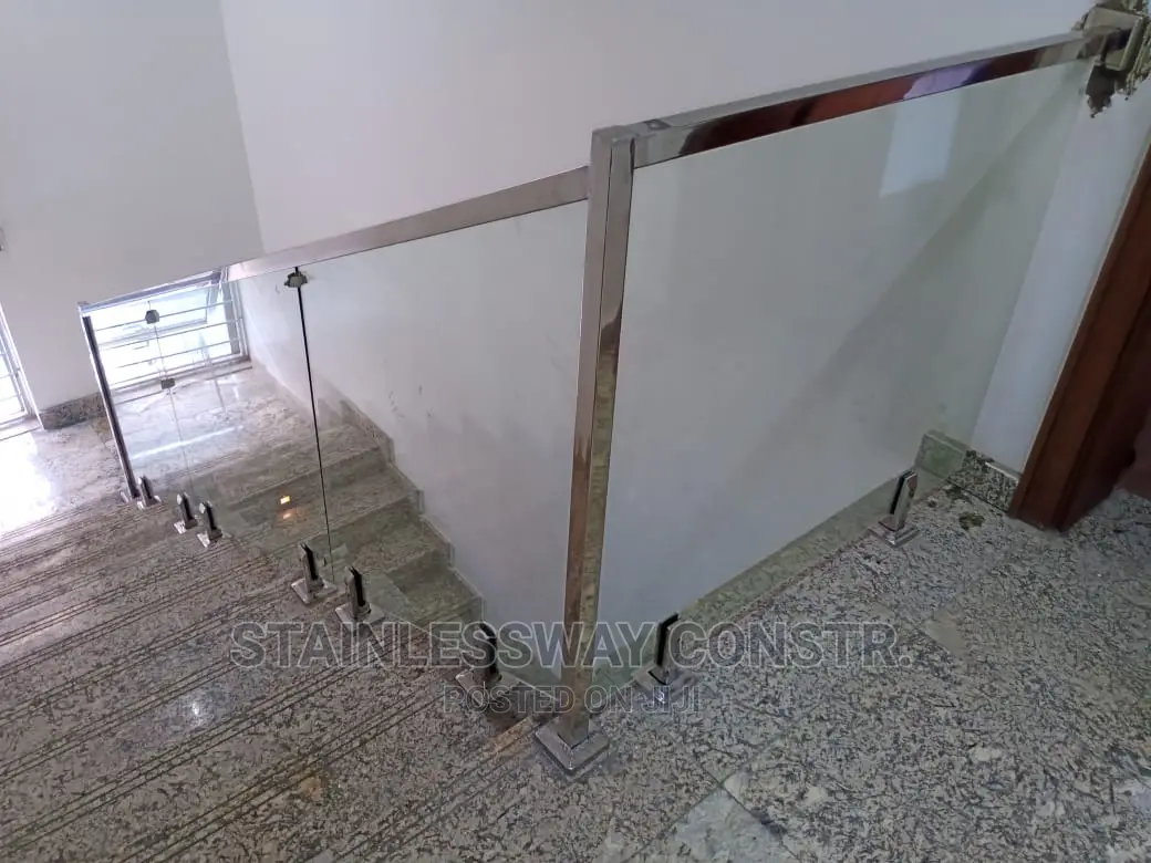 Tampered Glass Staircase Railing With Square Pipe