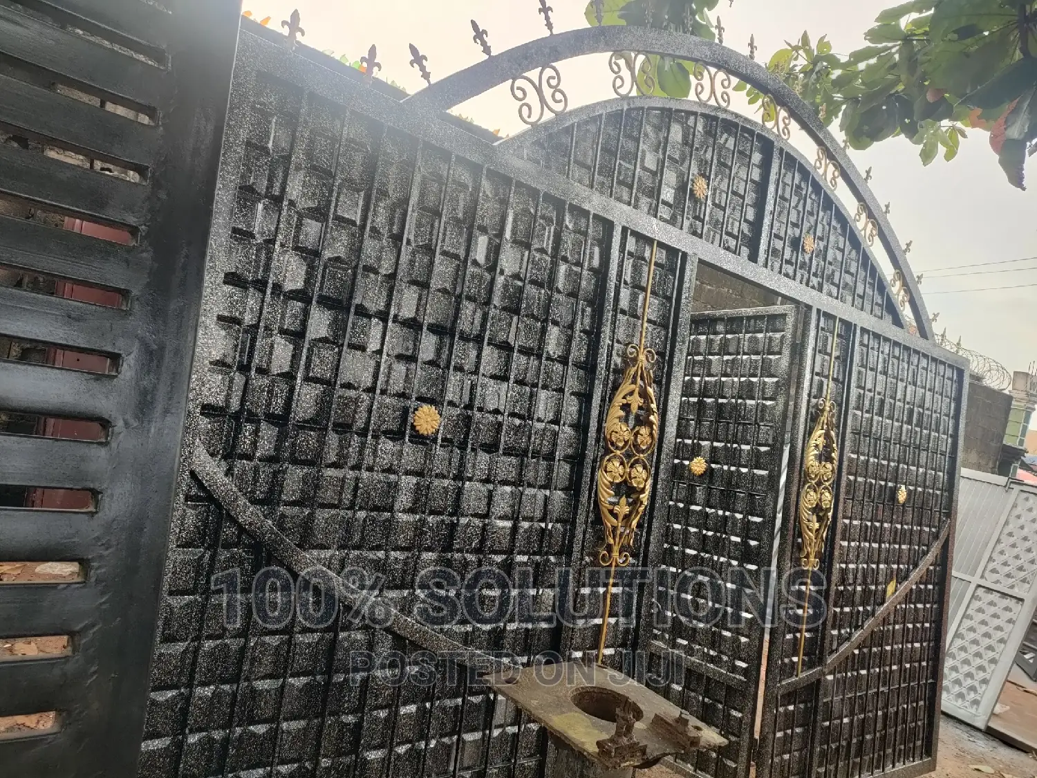 Luxury Standard Rolling Gate for Sale.
