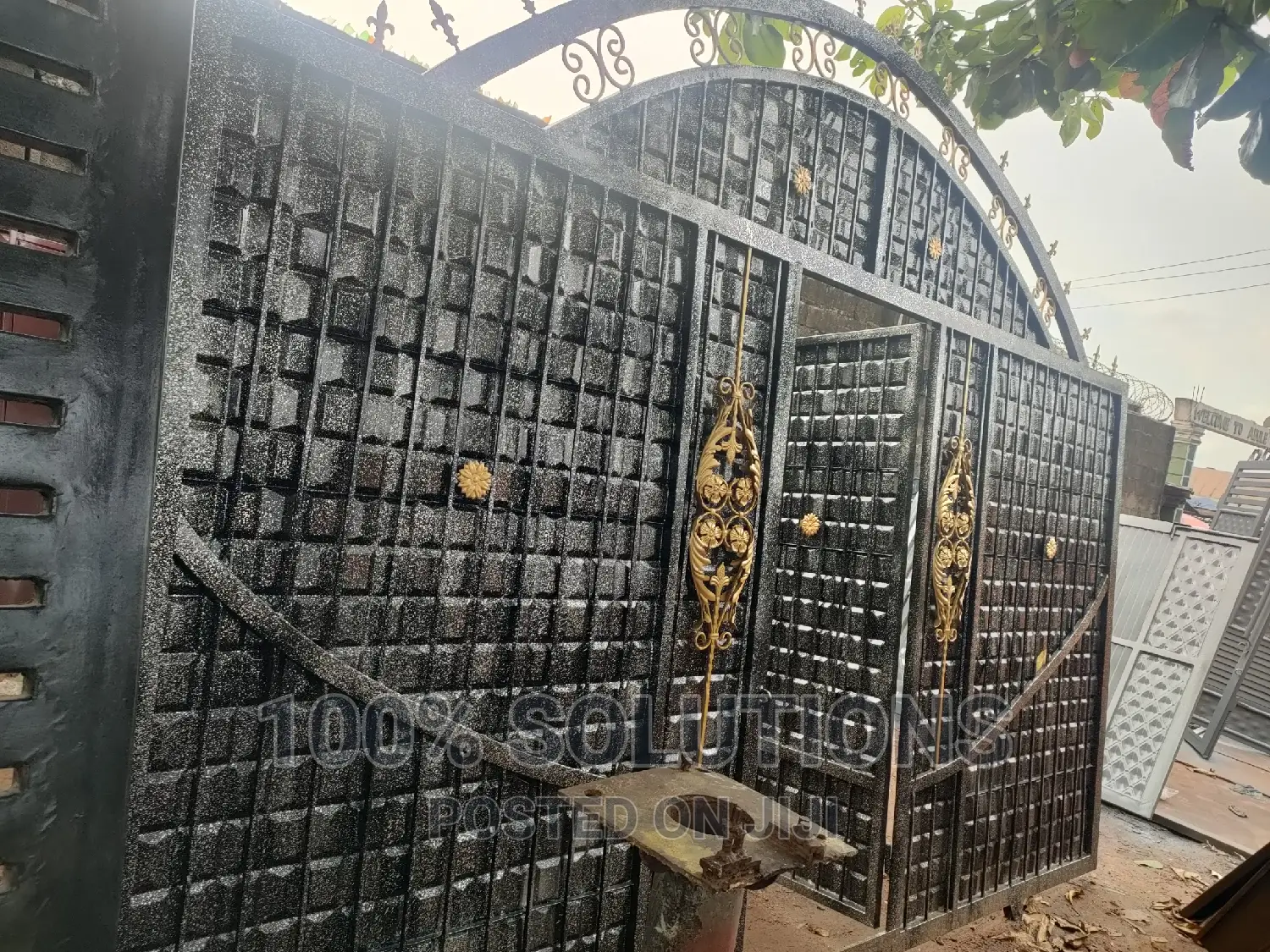 Luxury Standard Rolling Gate for Sale.