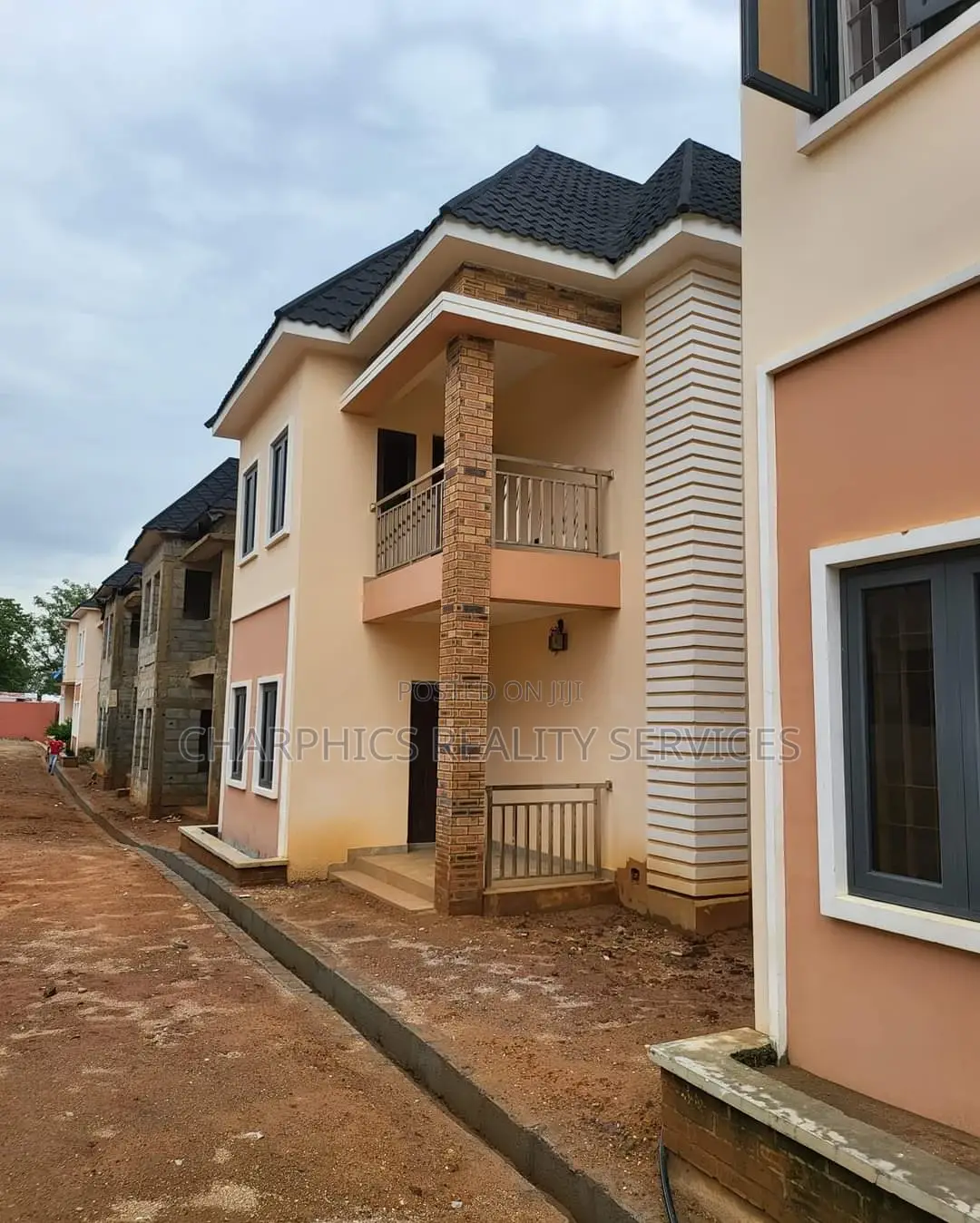 4bdrm Duplex in Durumi for sale