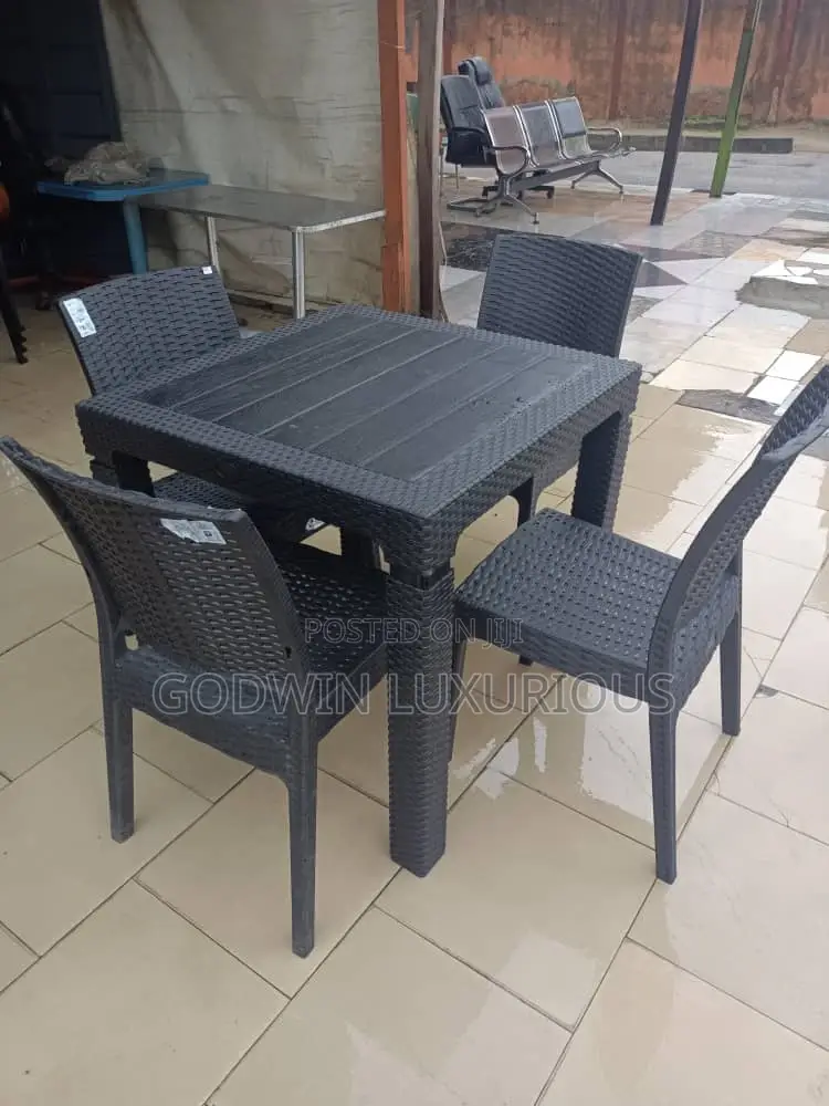 Armrest Garden Chairs and Table