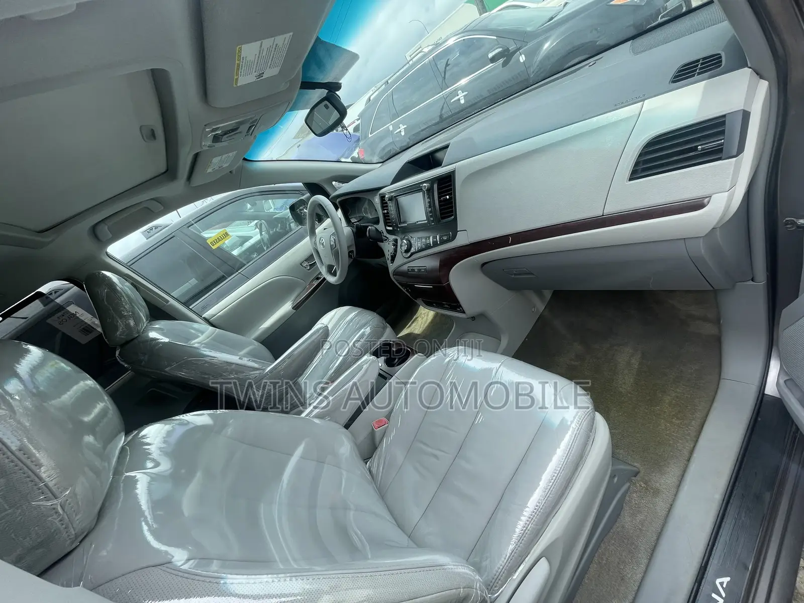 Toyota Sienna XLE 8 Passenger 2011 Gray