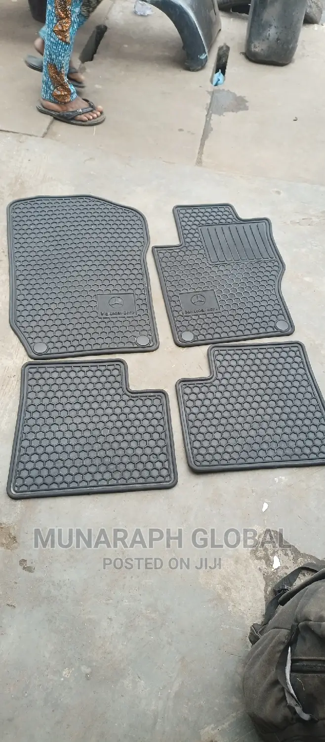 Mercedes Benz C300 Foot Mat/Floor Mat.