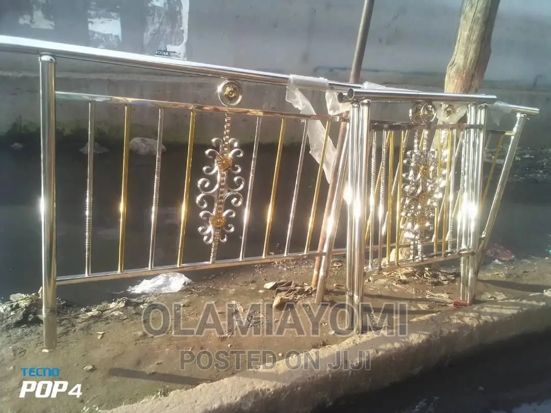 Handrails With Gold Comia