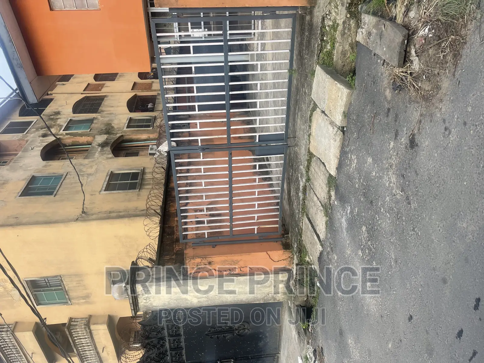 3bdrm Block of Flats in Surulere for sale