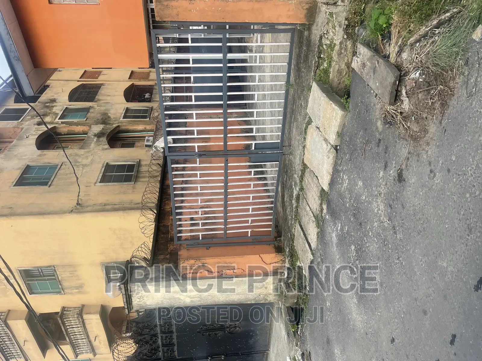3bdrm Block of Flats in Surulere for sale