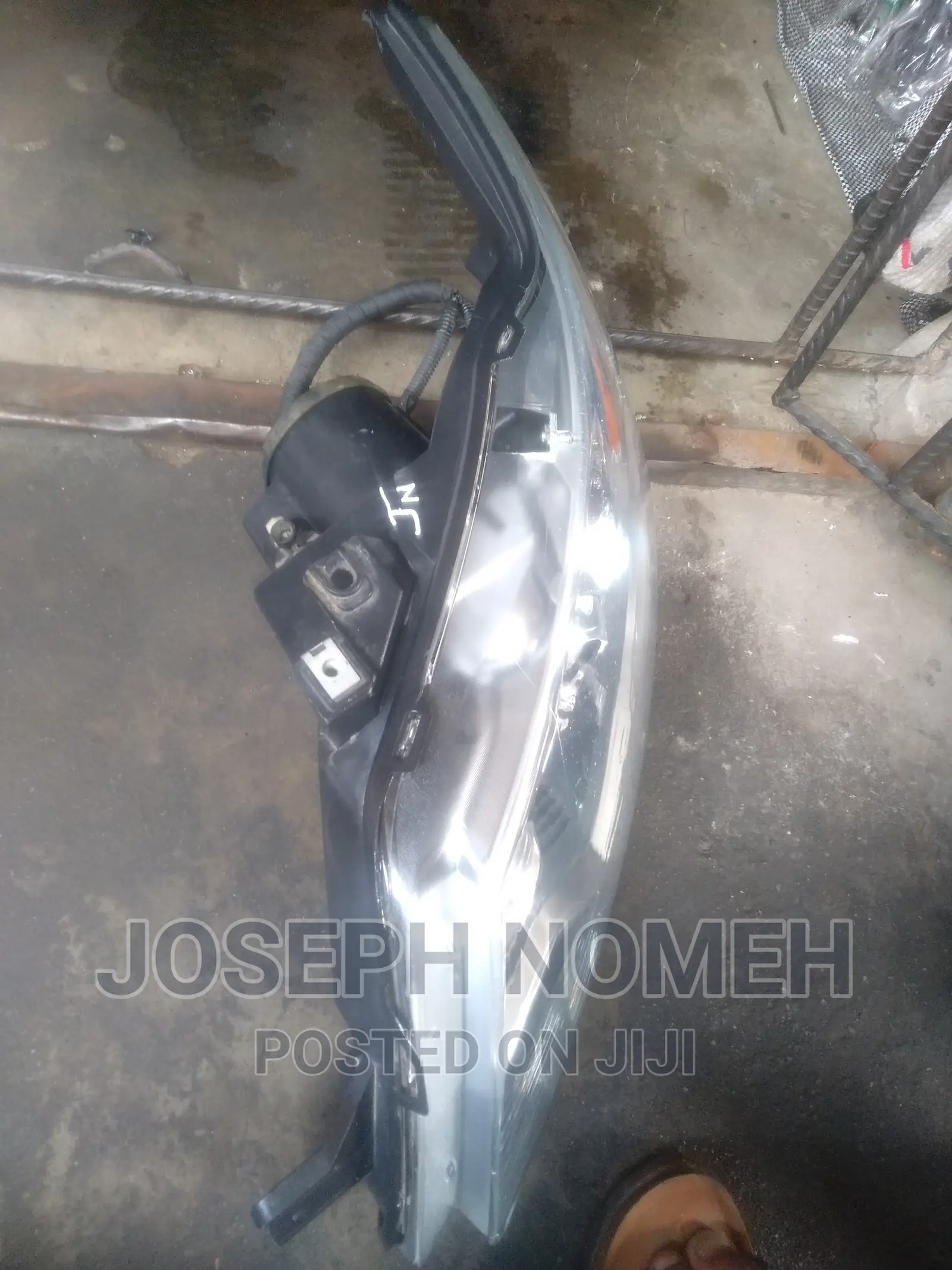 2010 Ford Taurus Headlights
