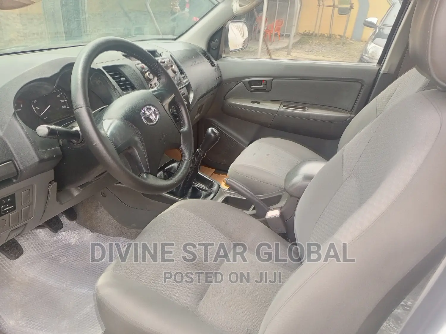 Toyota Hilux SR 4x4 2014 White