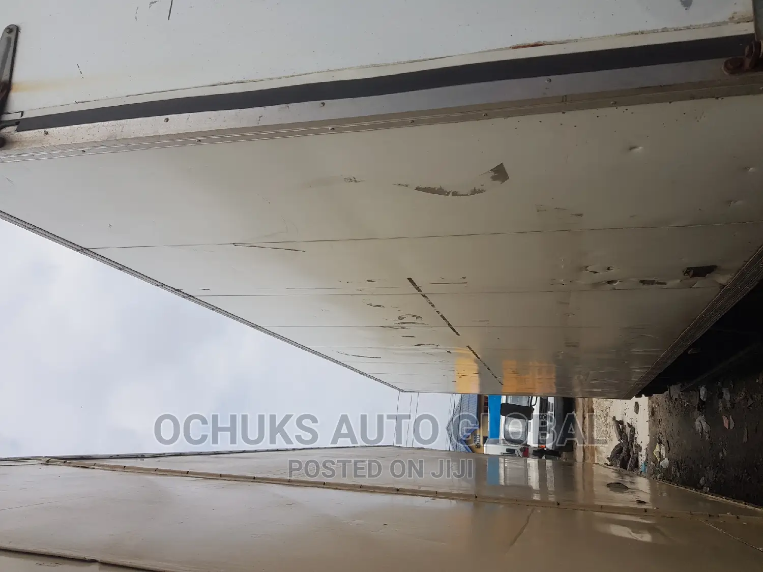 M/Benz Truck Container Body 22feet Long 814 Model