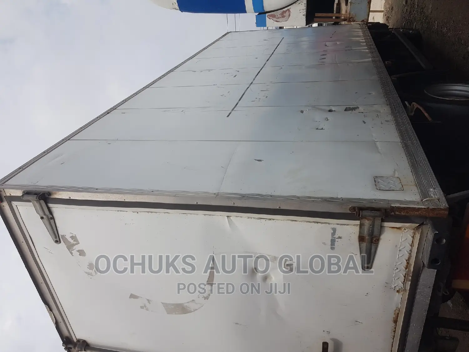 M/Benz Truck Container Body 22feet Long 814 Model