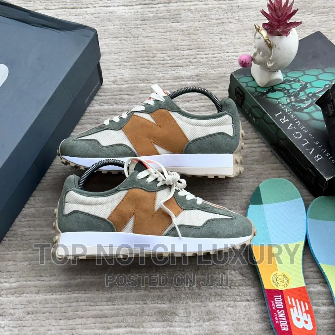 *New Balance 327 X Moon Beam*